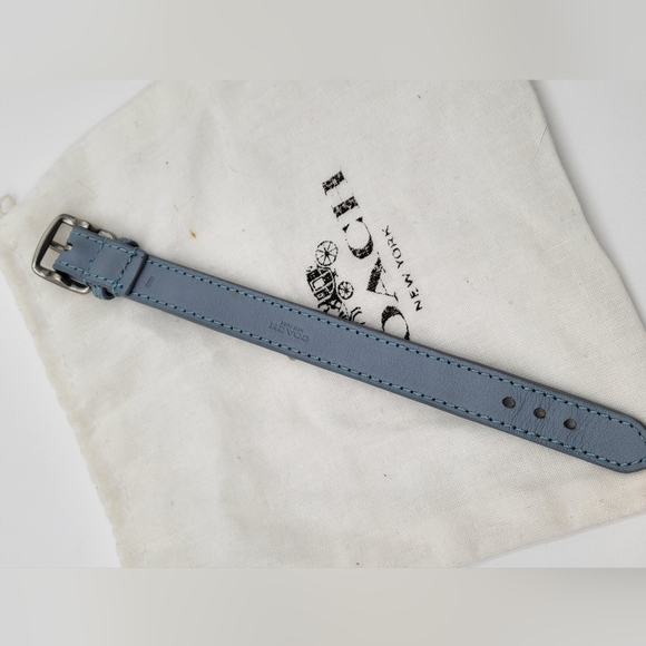 💥SALE💥 Coach Floral Applique Bracelet, leather EUC - Picture 5 of 9